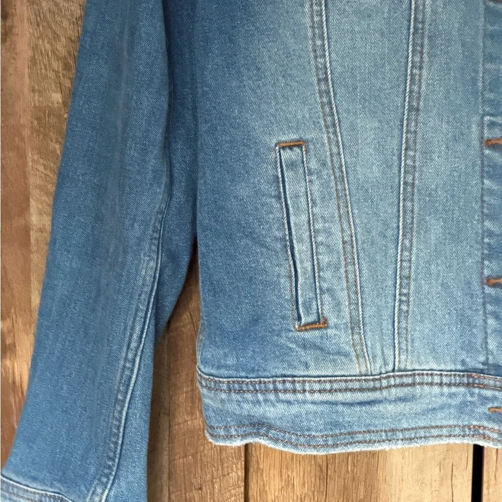 Universal Thread Classic Medium Blue Denim Jacket Size Small - Picture 2 of 12